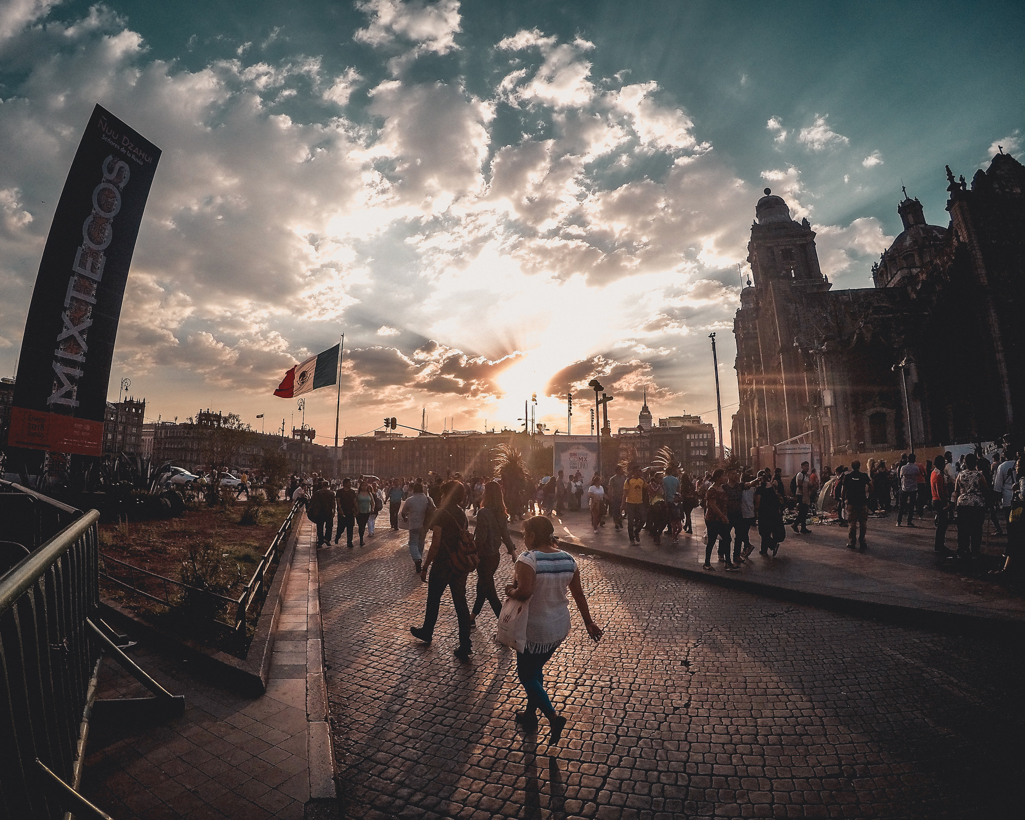 GoPro HERO4 Silver sample photo. Humanos mexicanos photography
