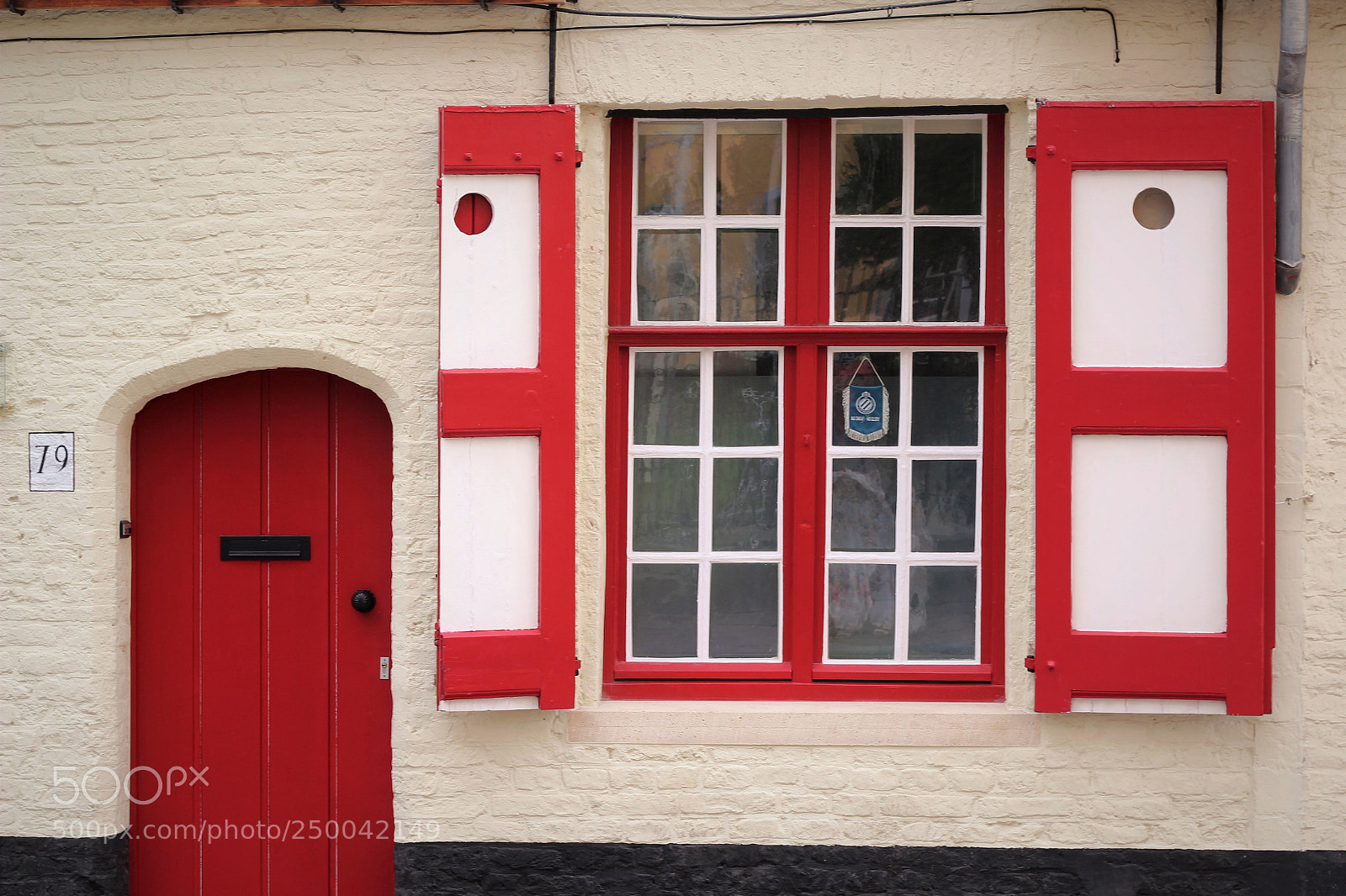 Canon EOS 600D (Rebel EOS T3i / EOS Kiss X5) sample photo. A window in belgium photography