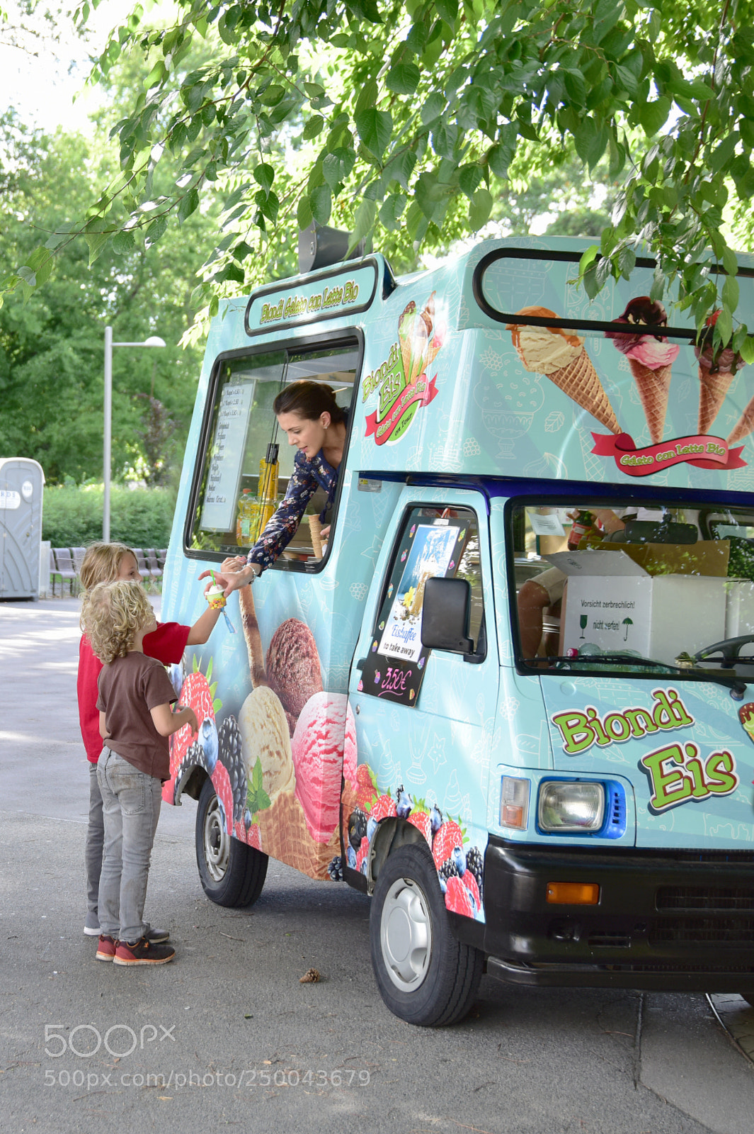 Nikon D810 sample photo. Street icecream photography