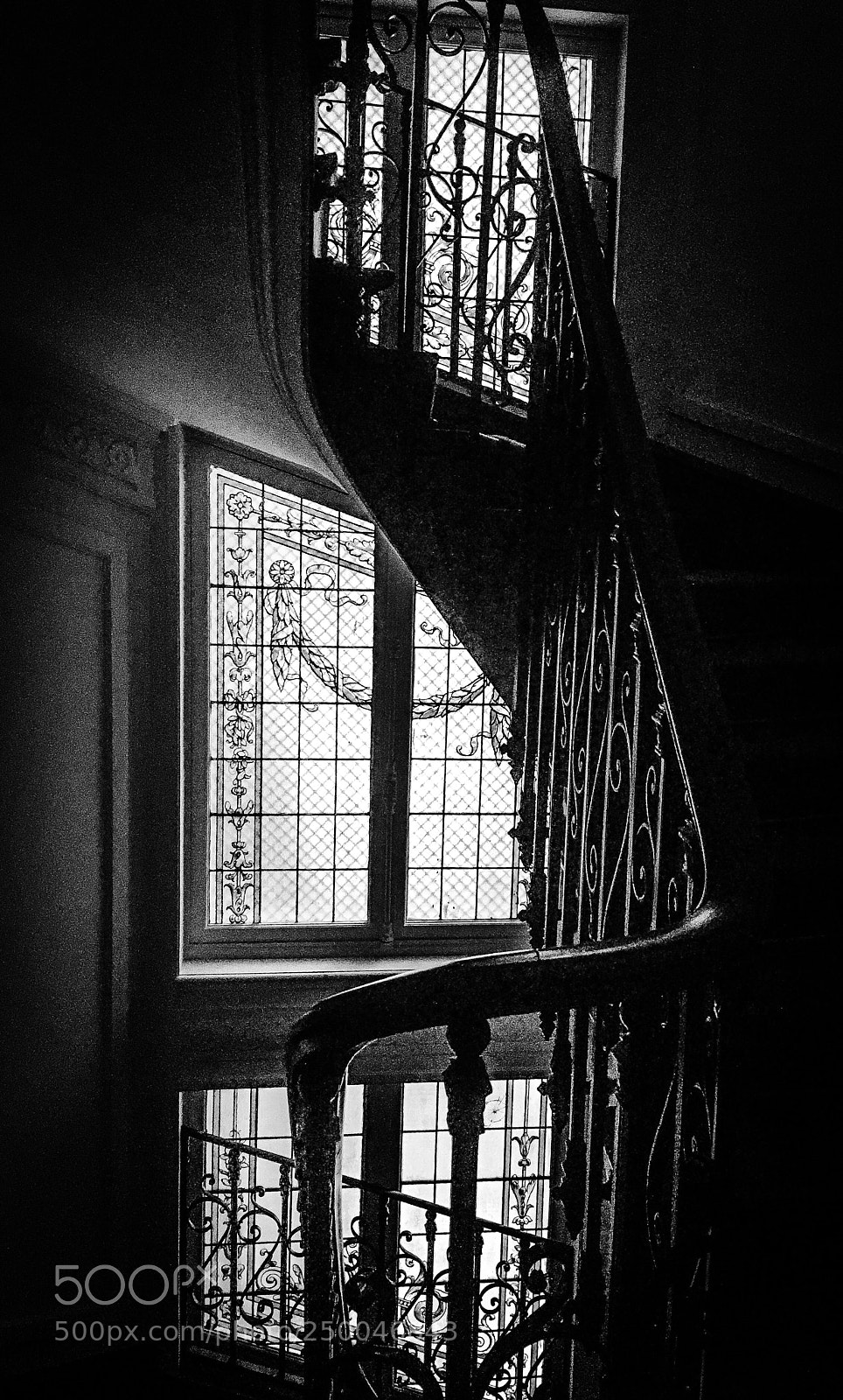 Apple iPhone 6s Plus sample photo. Haussmannien s spiral staircase photography