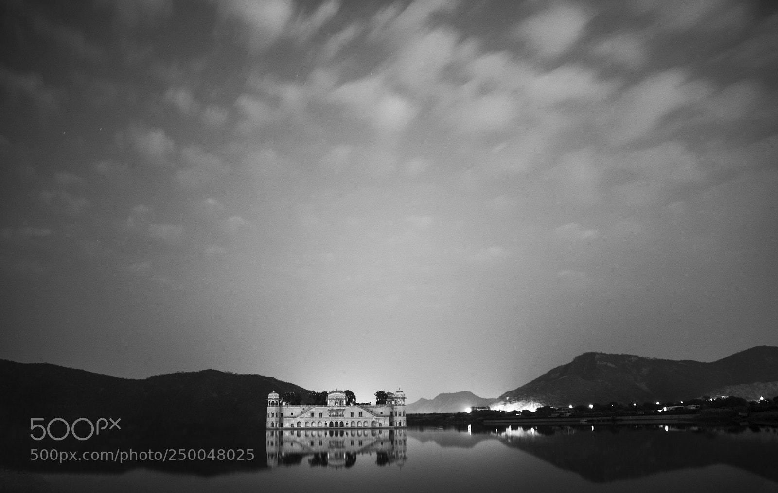 Canon EOS 750D (EOS Rebel T6i / EOS Kiss X8i) sample photo. Jal mahal b&w photography