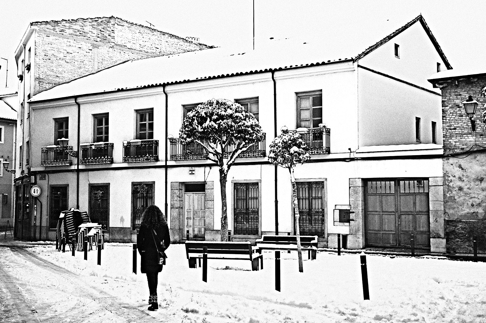 Sony a6000 sample photo. Paseando por la plaza photography