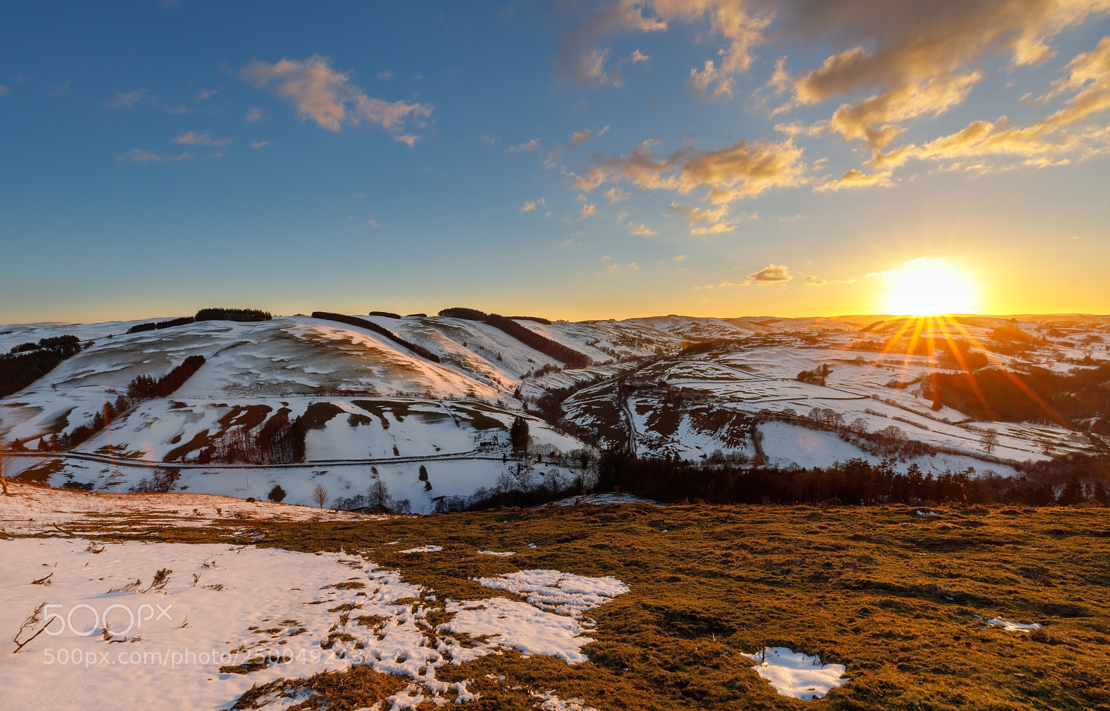 Canon EOS 5D Mark IV sample photo. Sunset on the snowy photography