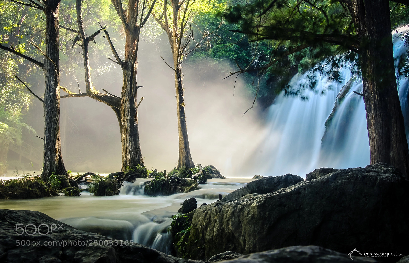 Canon EOS 700D (EOS Rebel T5i / EOS Kiss X7i) sample photo. Misty waterfall in el photography