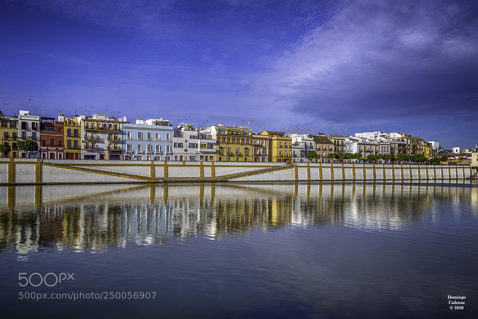 Olympus OM-D E-M10 II sample photo. Calle del betis photography