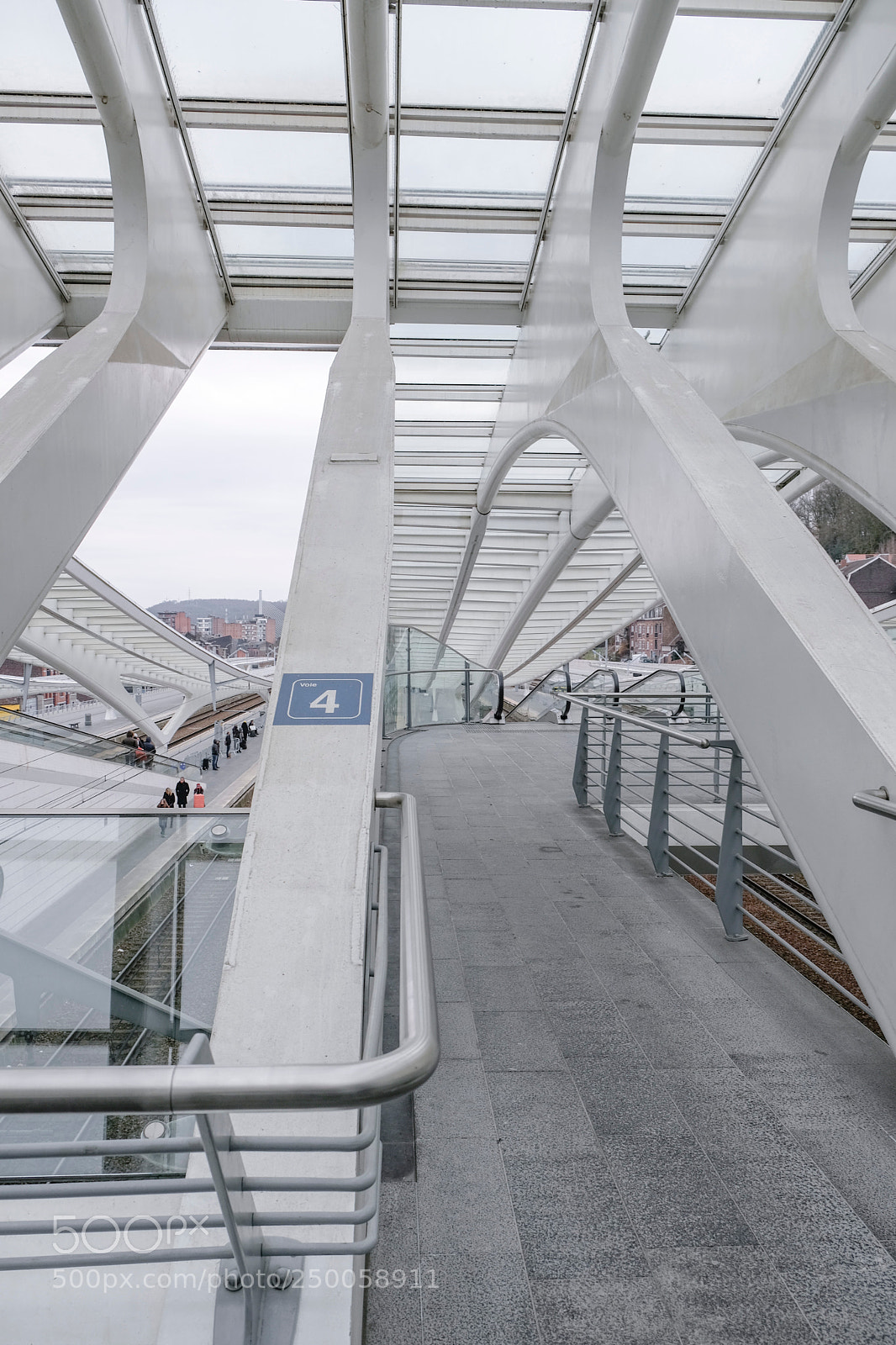 Fujifilm X-T20 sample photo. Standing in minimal architecture photography