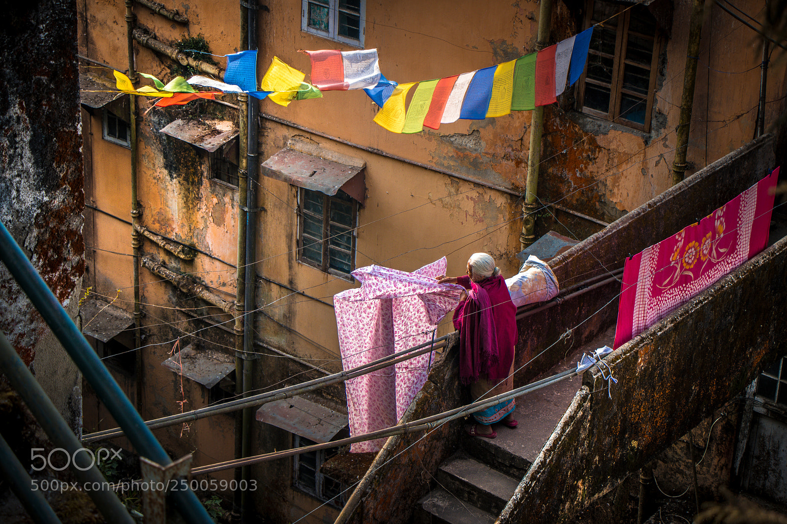 Canon EOS 80D sample photo. Lady doing laundry photography