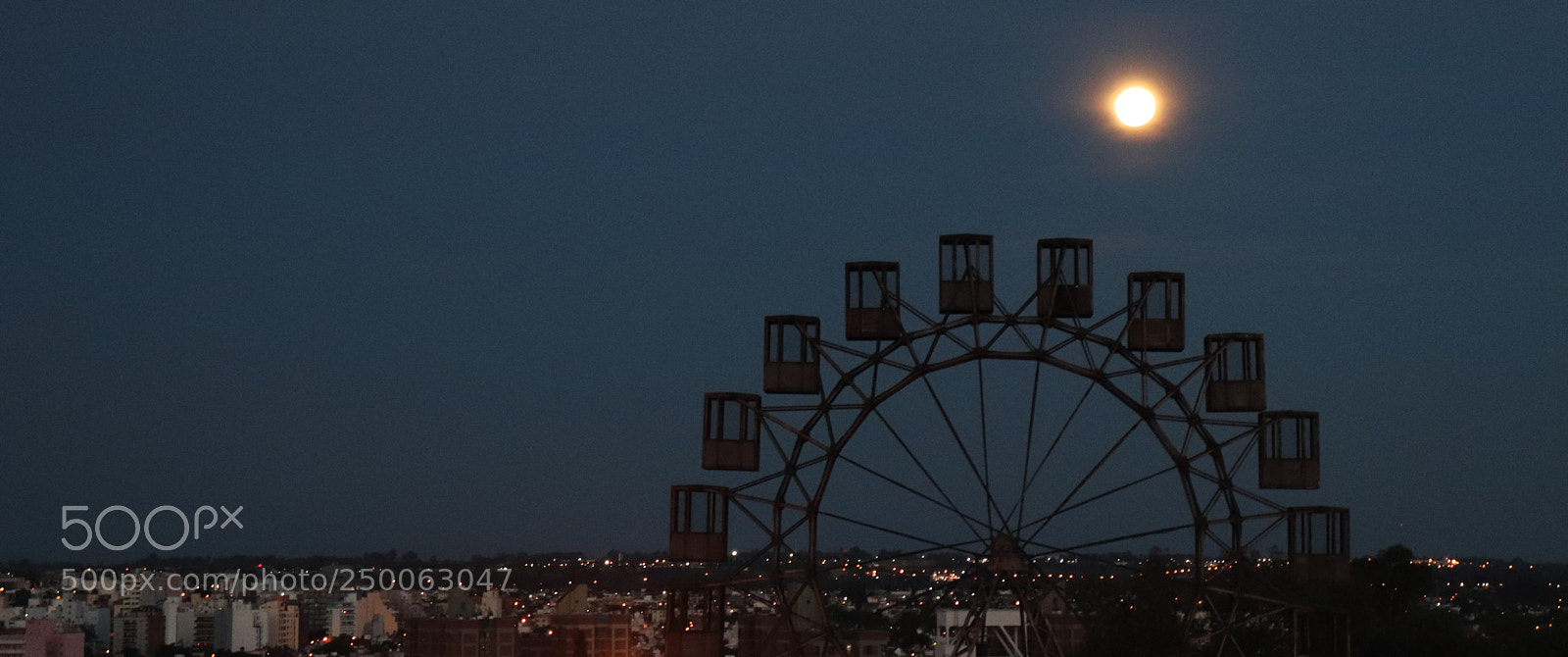 Canon EOS 800D (EOS Rebel T7i / EOS Kiss X9i) sample photo. The giant wheel of photography