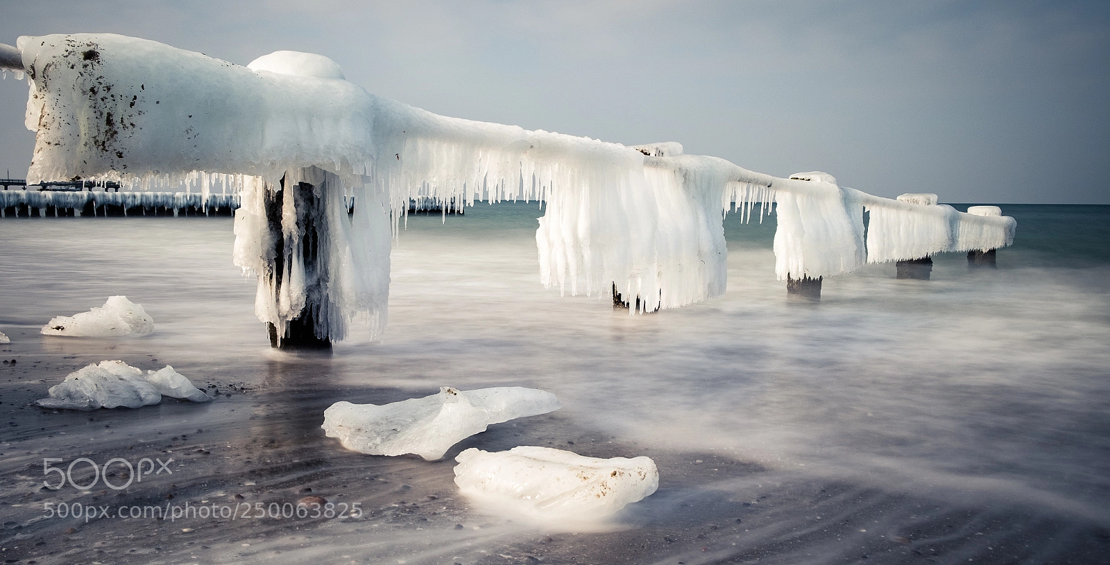Fujifilm X-T1 sample photo. Icy photography