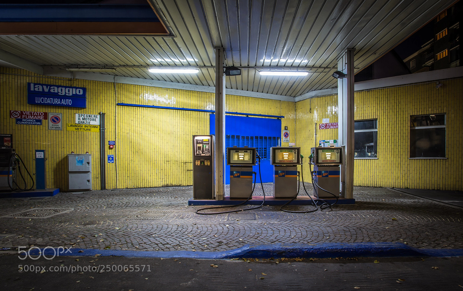 Nikon D600 sample photo. Gasstation photography