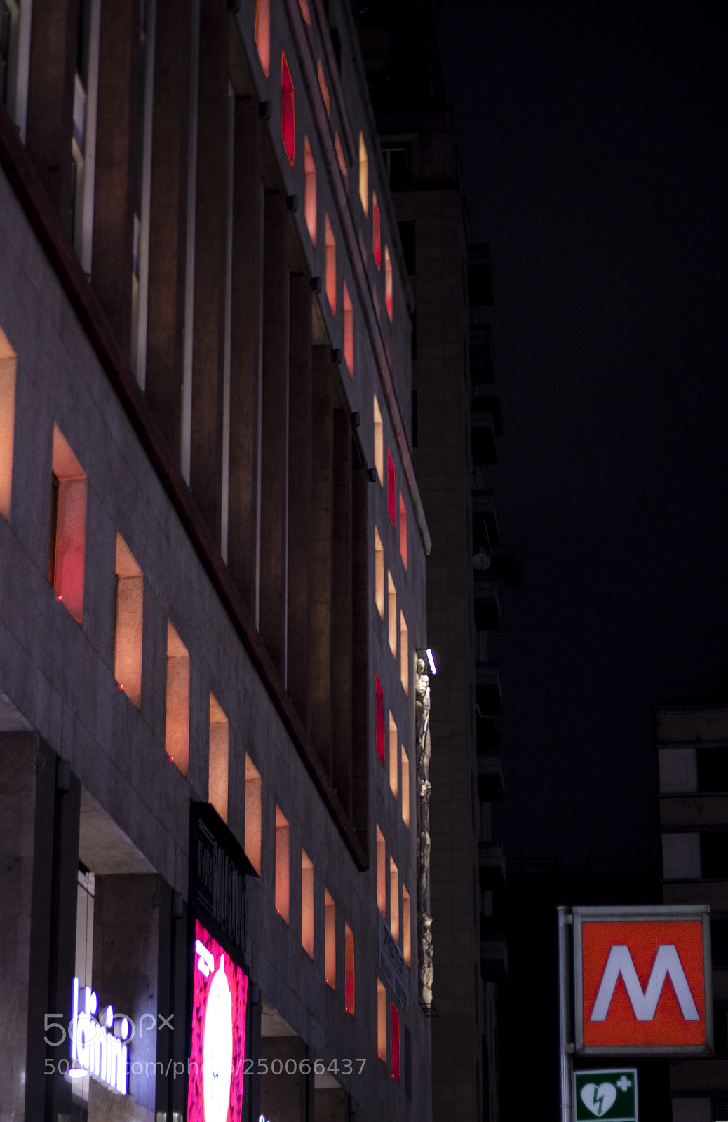 Canon EOS 1200D (EOS Rebel T5 / EOS Kiss X70 / EOS Hi) sample photo. Lights in the city photography