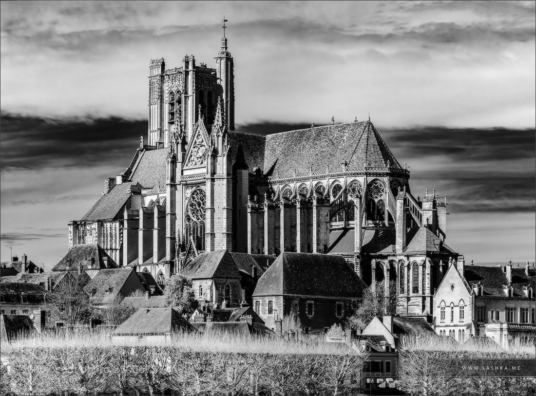 Sony Alpha DSLR-A230 sample photo. Cathedral saint-etienne springday infrared photography