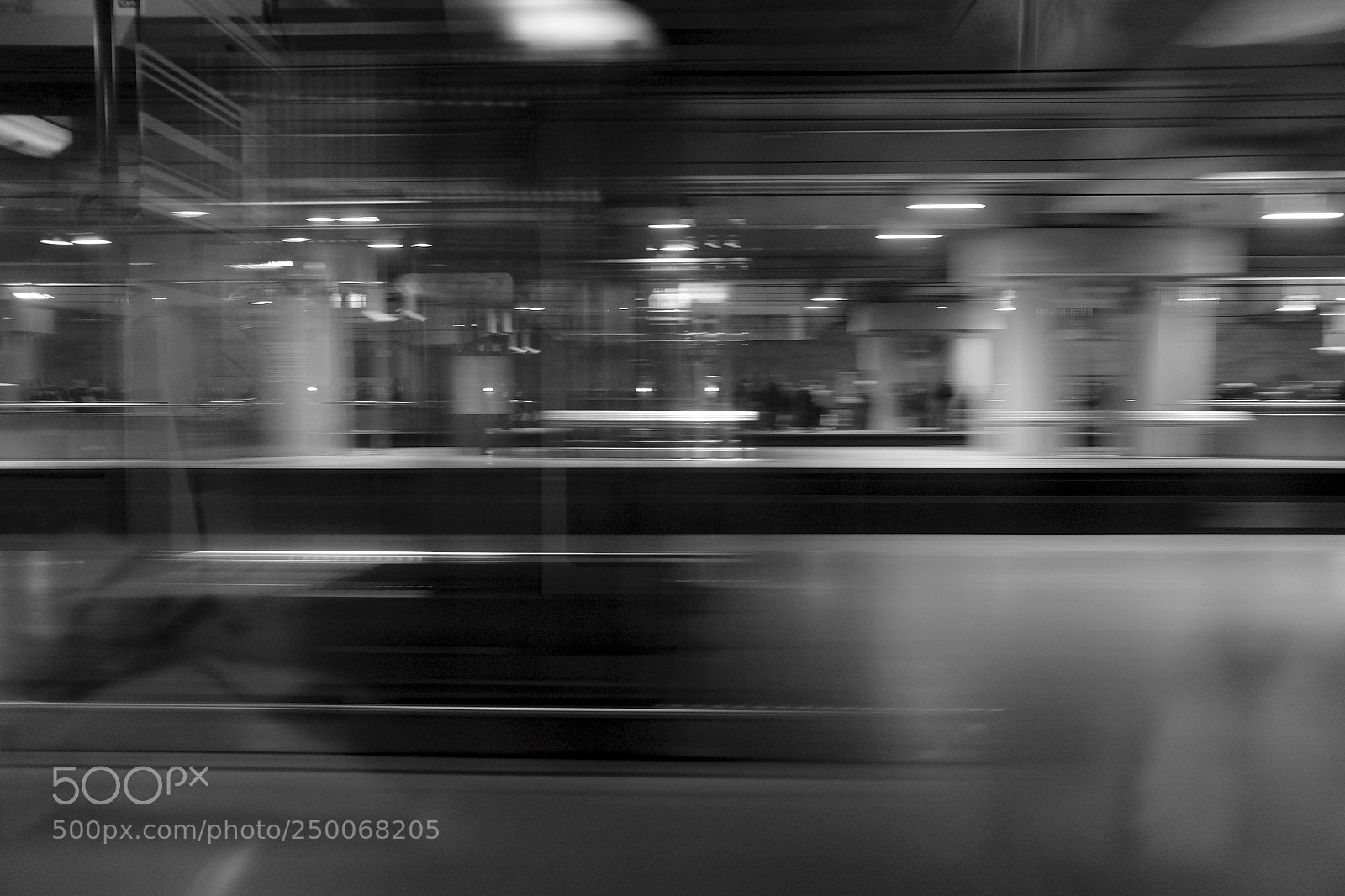 Fujifilm X70 sample photo. Passage en gare photography