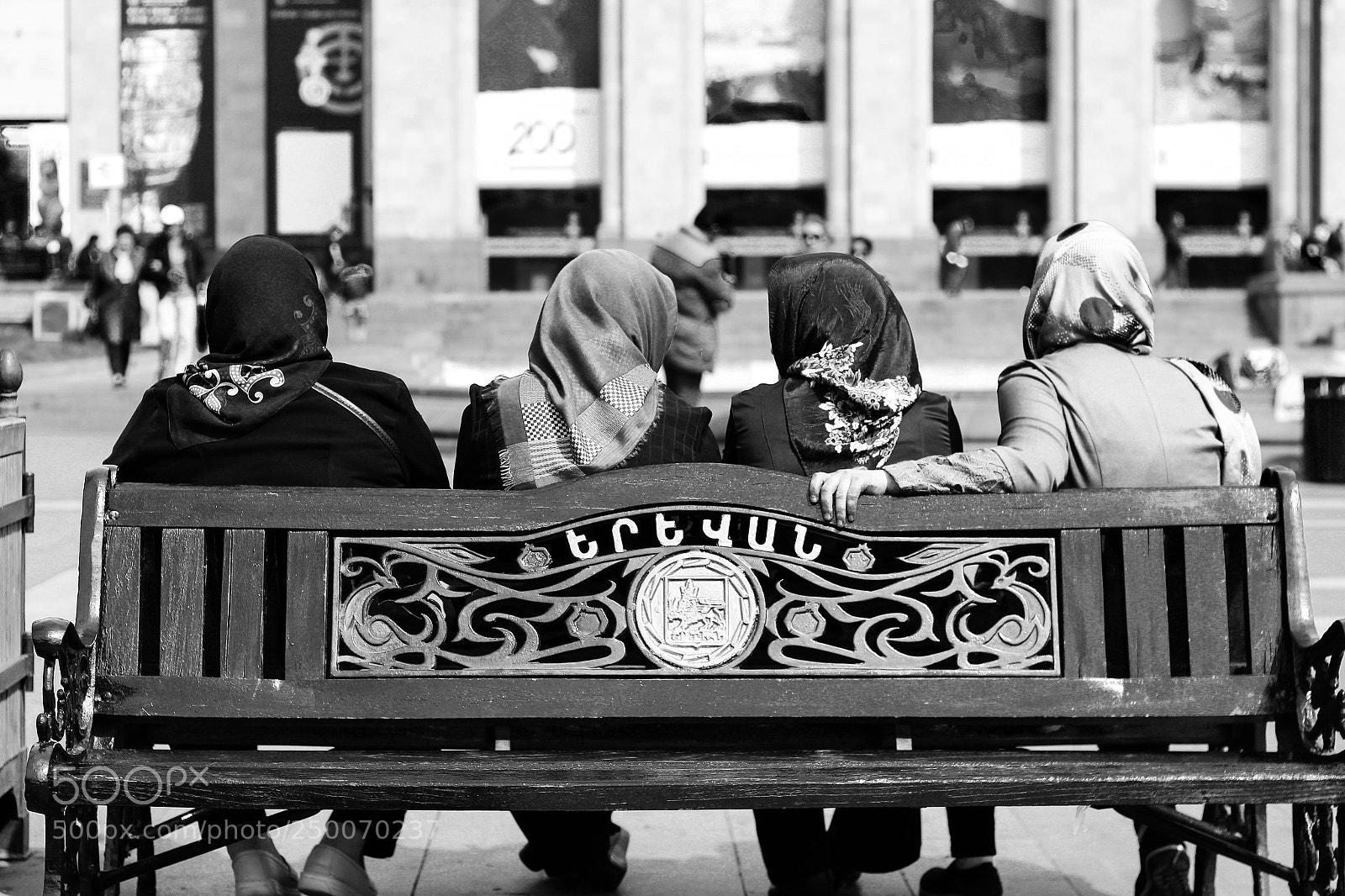 Canon EOS 600D (Rebel EOS T3i / EOS Kiss X5) sample photo. Muslim women in yerevan photography