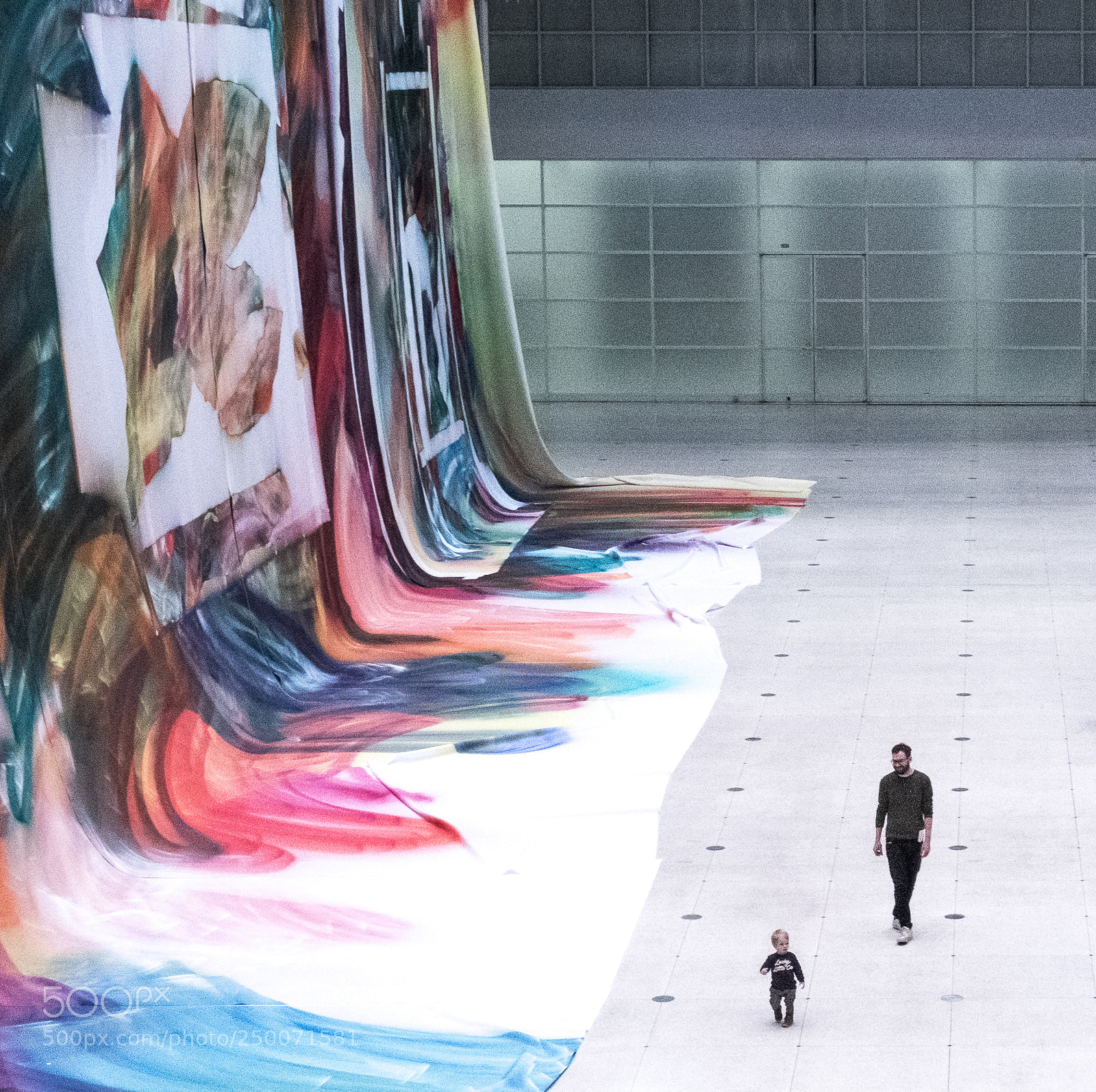 Fujifilm X-T2 sample photo. Small people, large paintings... photography