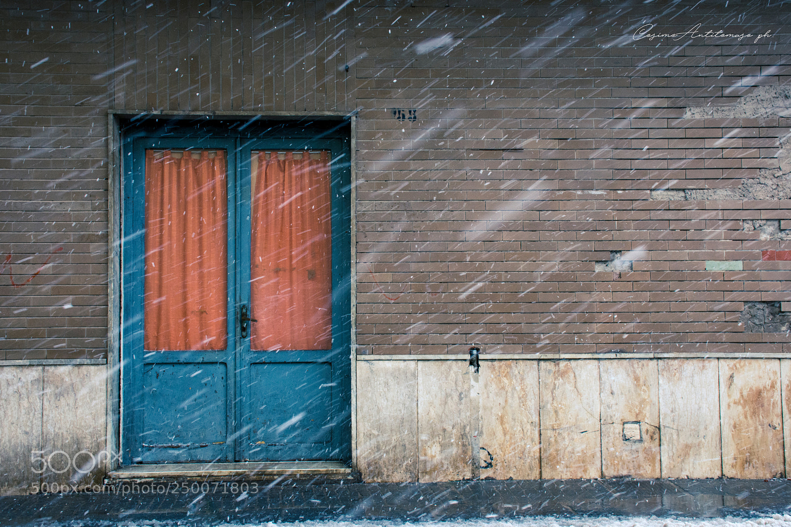 Nikon D7200 sample photo. La porta blu photography