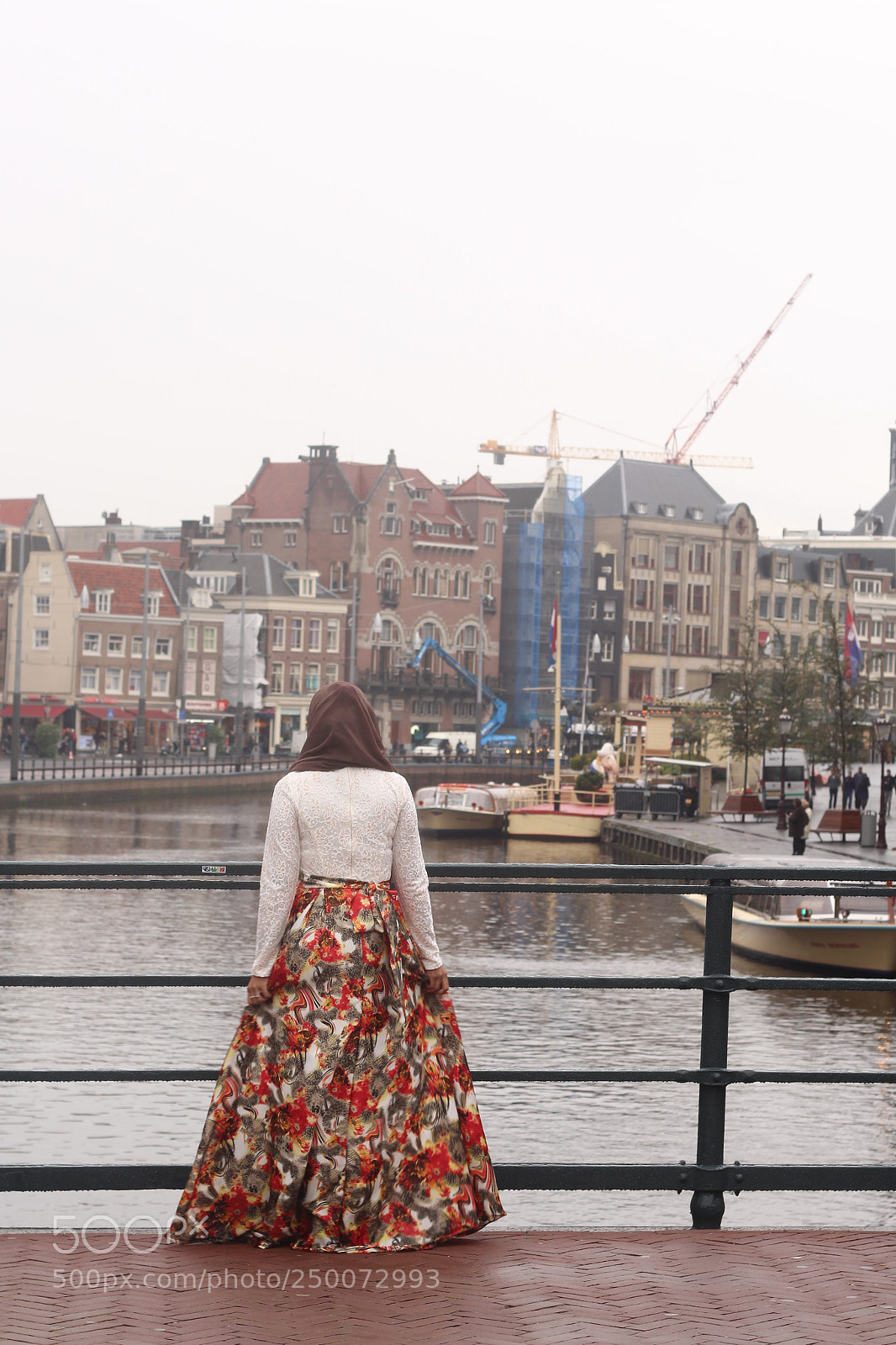 Canon EOS 600D (Rebel EOS T3i / EOS Kiss X5) sample photo. A girl in amsterdam photography