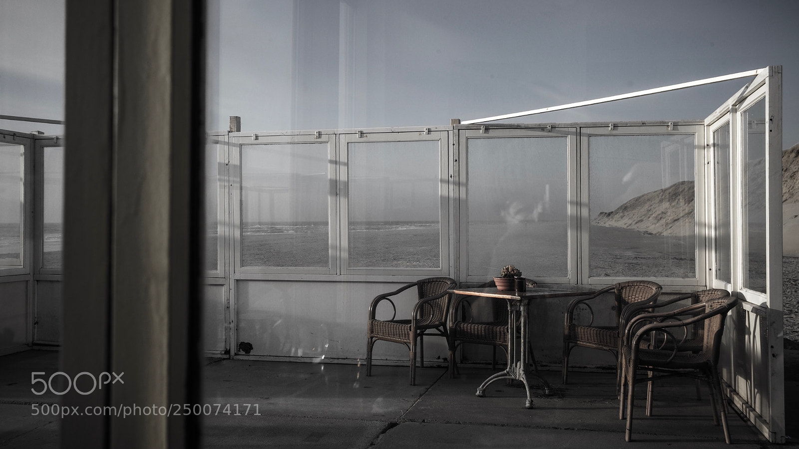 Leica M (Typ 240) sample photo. Beachcaf . too cold photography