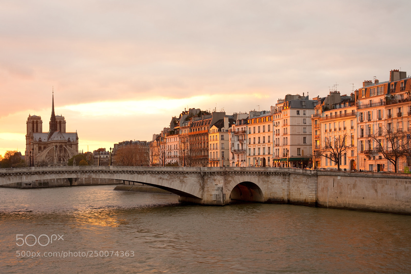 Canon EOS 5D Mark II sample photo. Apartments on ile saint photography