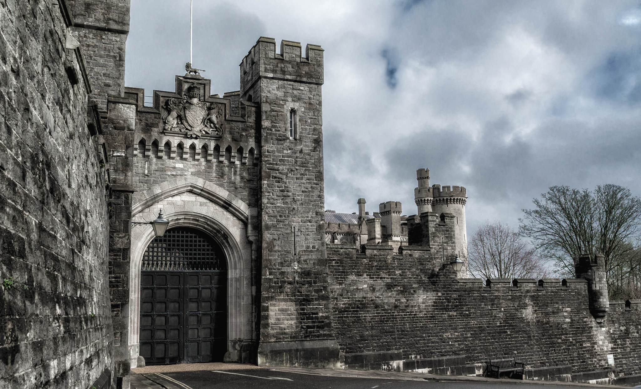 Sony Alpha DSLR-A560 sample photo. Arundel castle entrance photography