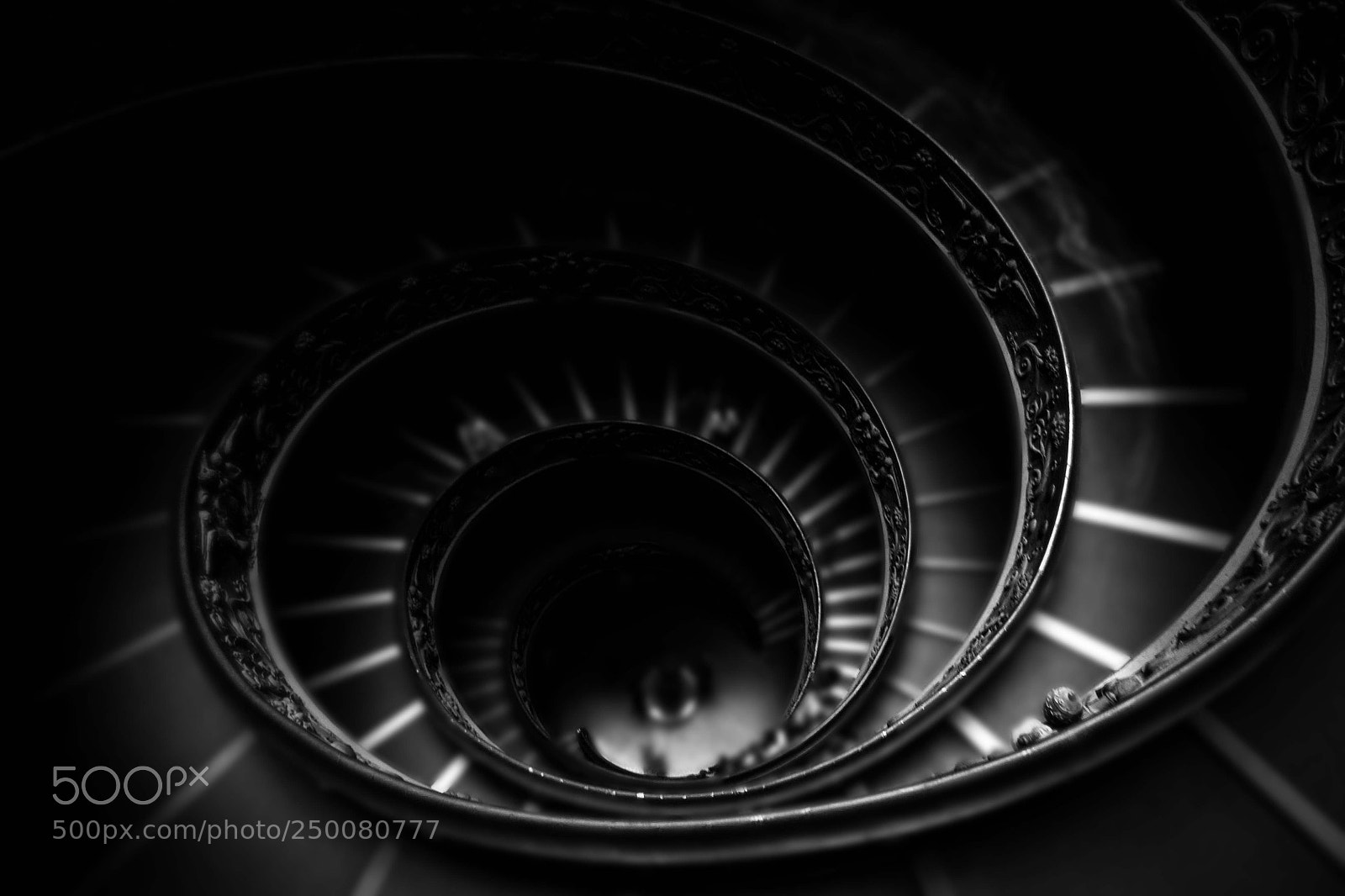 Canon EOS 450D (EOS Rebel XSi / EOS Kiss X2) sample photo. Winding staircase photography