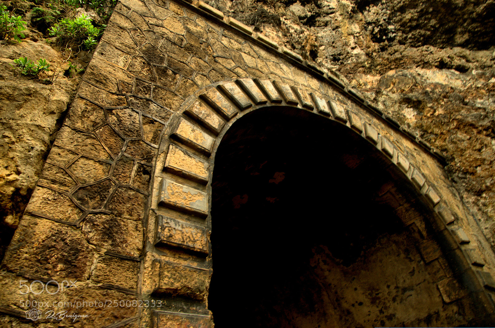 Nikon D5100 sample photo. Guajataca tunnel photography