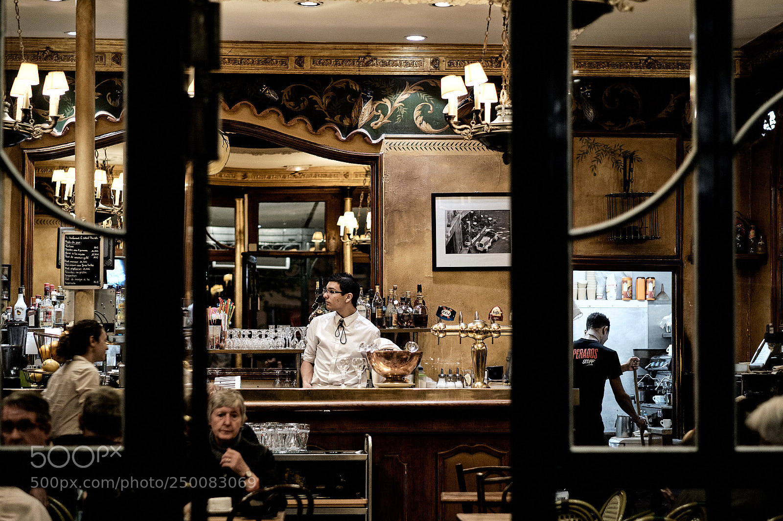 Fujifilm X-T2 sample photo. Glancing through the door photography