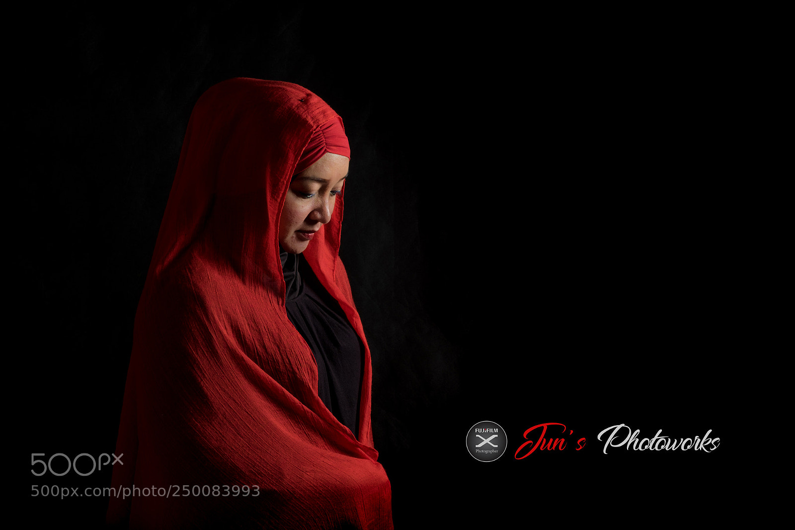 Fujifilm X-T1 sample photo. Red in black photography