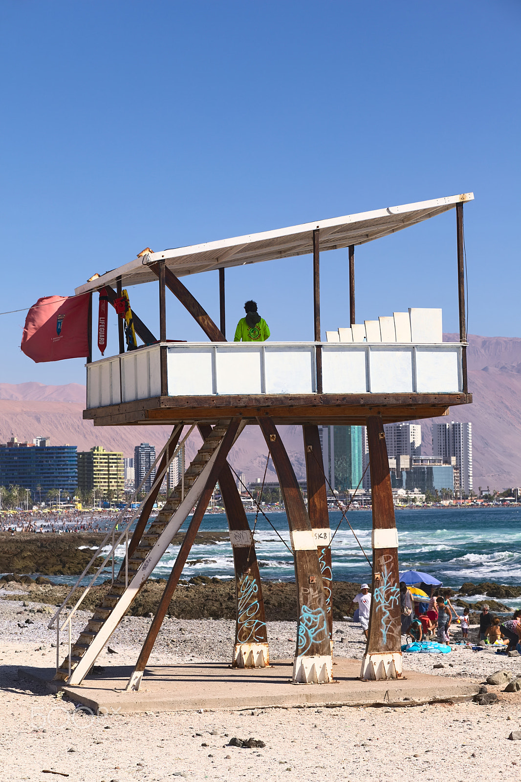 Canon EOS 5D Mark II sample photo. Lifeguard watchtower on cavancha beach in iquique, chile photography