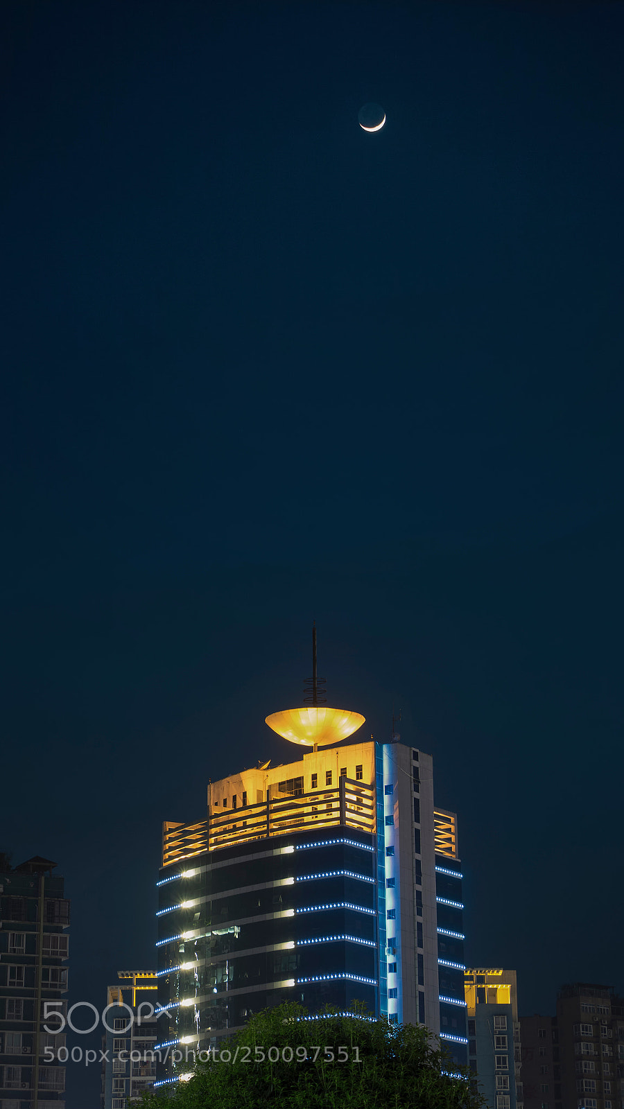 Canon EOS 70D sample photo. Waning moon photography