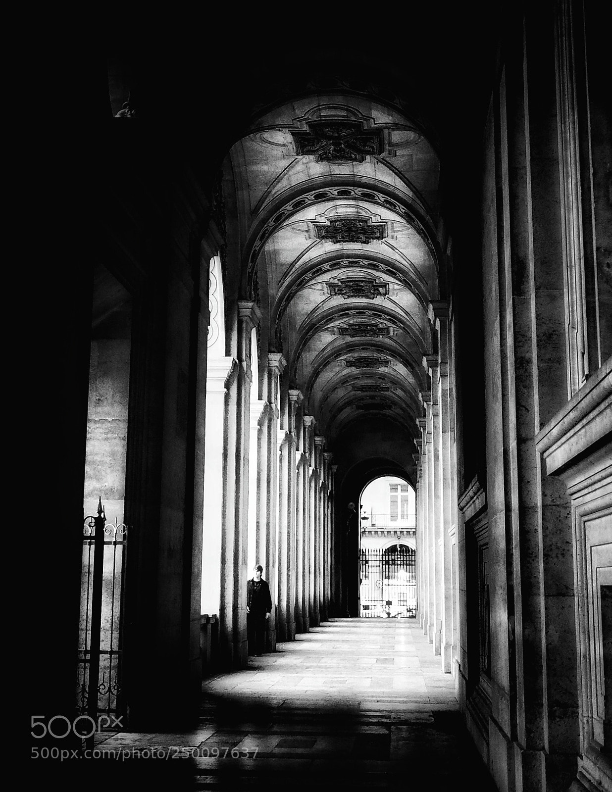 Olympus OM-D E-M10 sample photo. Louvre hallway photography