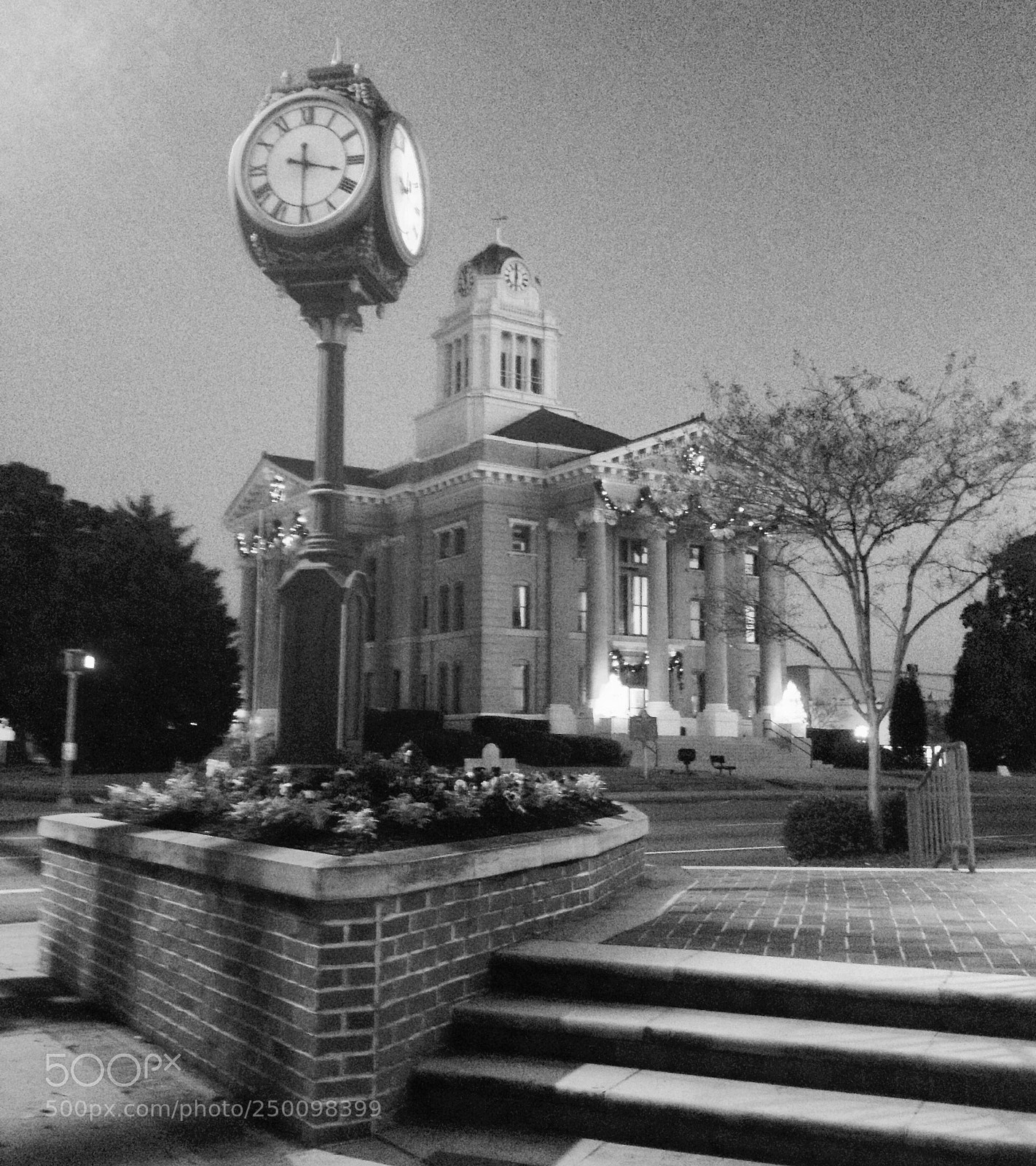 Apple iPhone 4S sample photo. B&w time & courthouse  photography