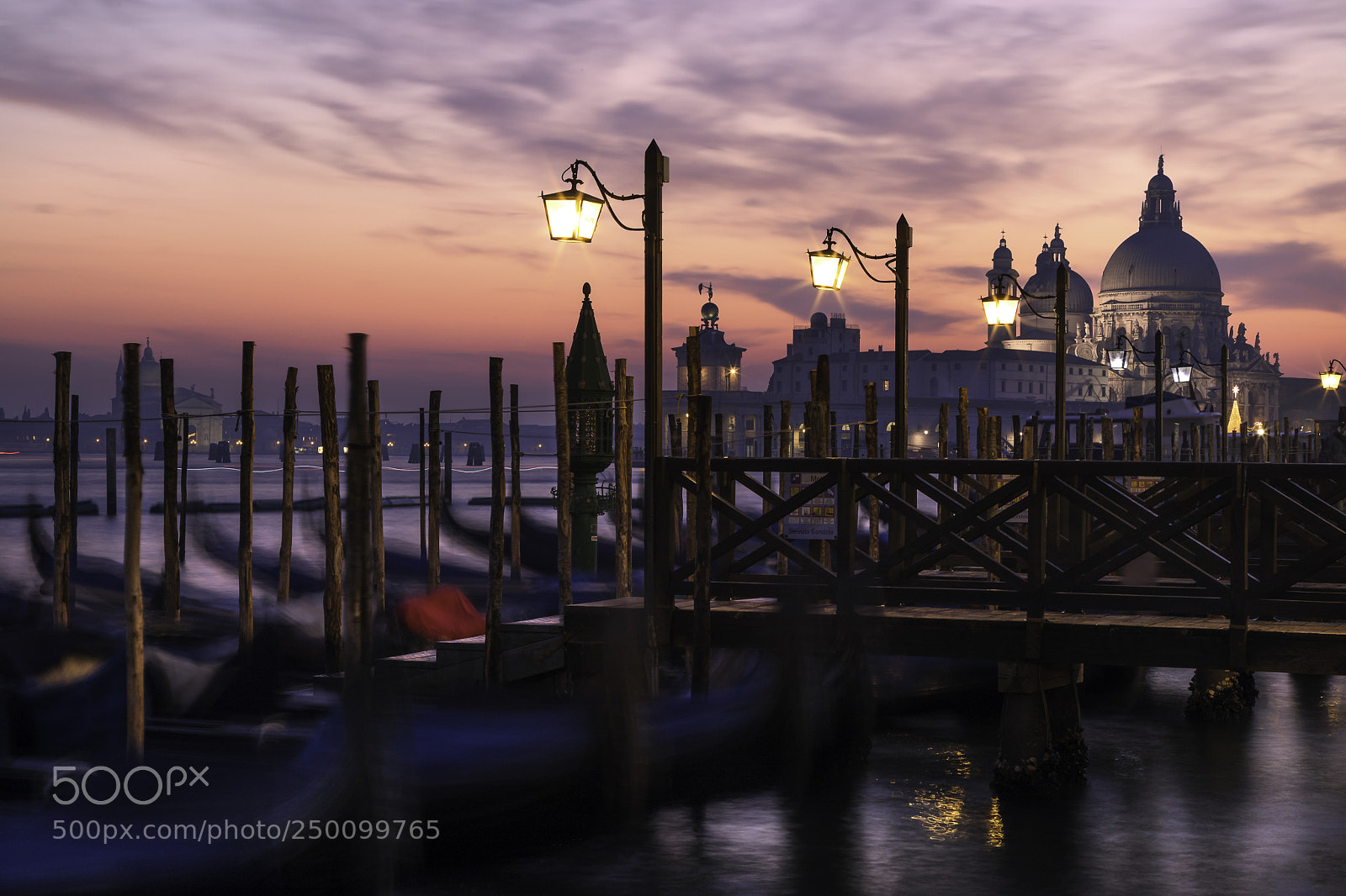Canon EOS 5D Mark IV sample photo. Lights of venice photography