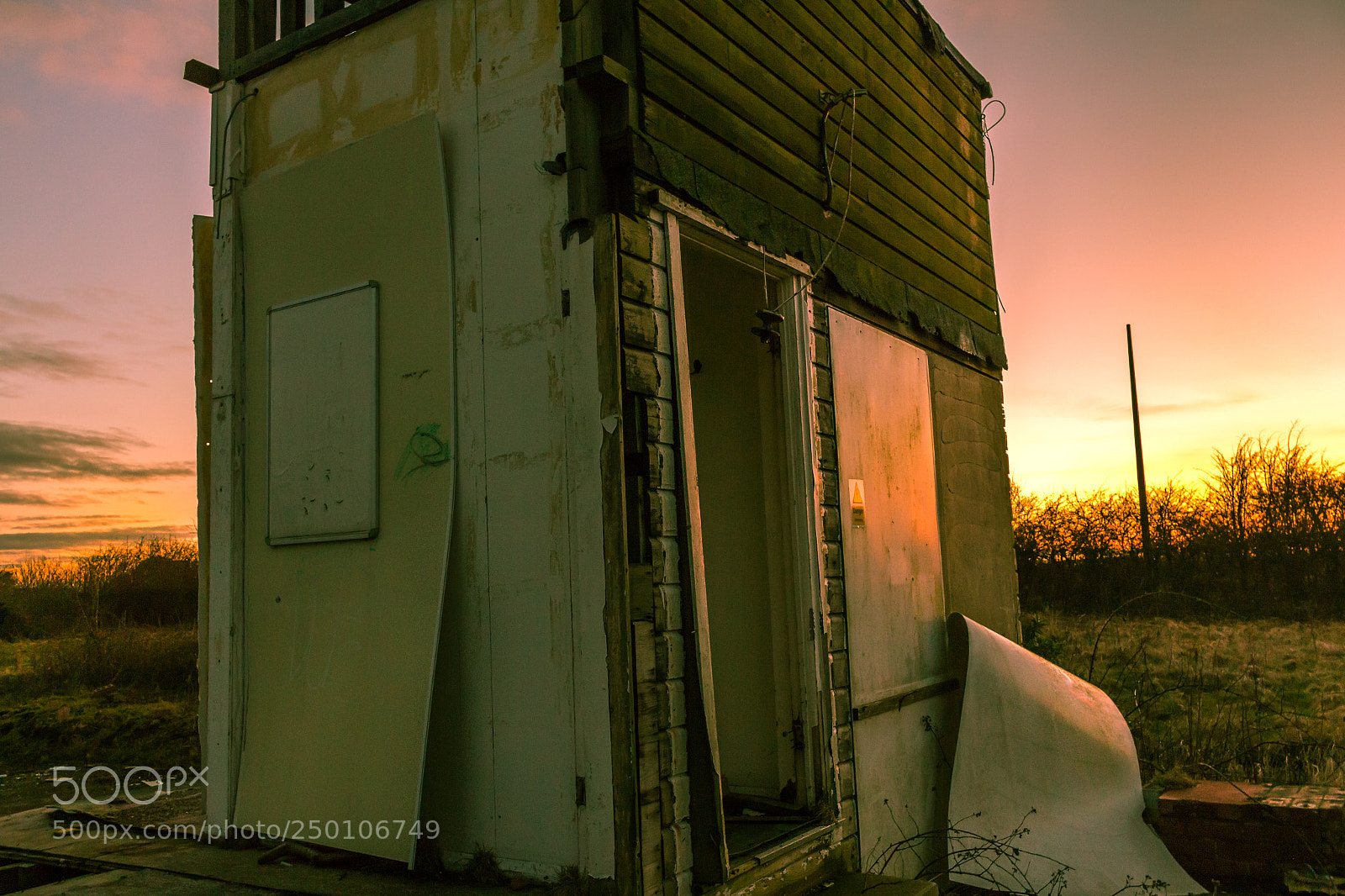 Canon EOS 700D (EOS Rebel T5i / EOS Kiss X7i) sample photo. The last doorway photography