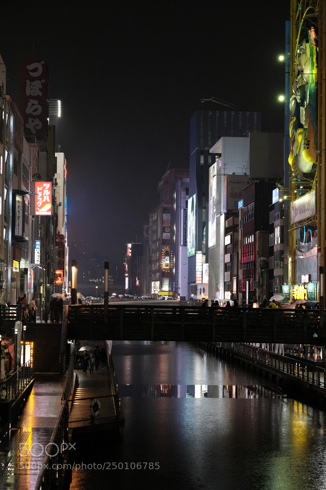 Fujifilm X-T20 sample photo. Rainy night in dotonbori photography