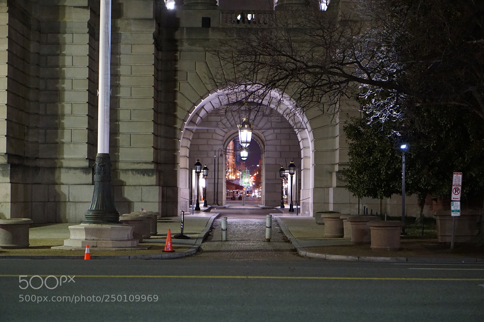 Sony a6000 sample photo. Arch near national mall photography