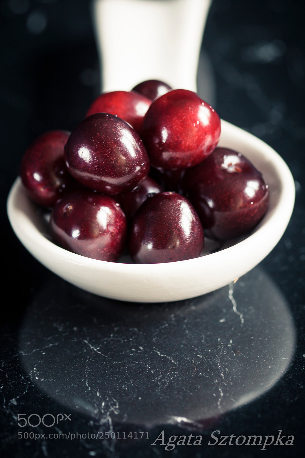 Canon EOS 500D (EOS Rebel T1i / EOS Kiss X3) sample photo. Cherries in a pile photography