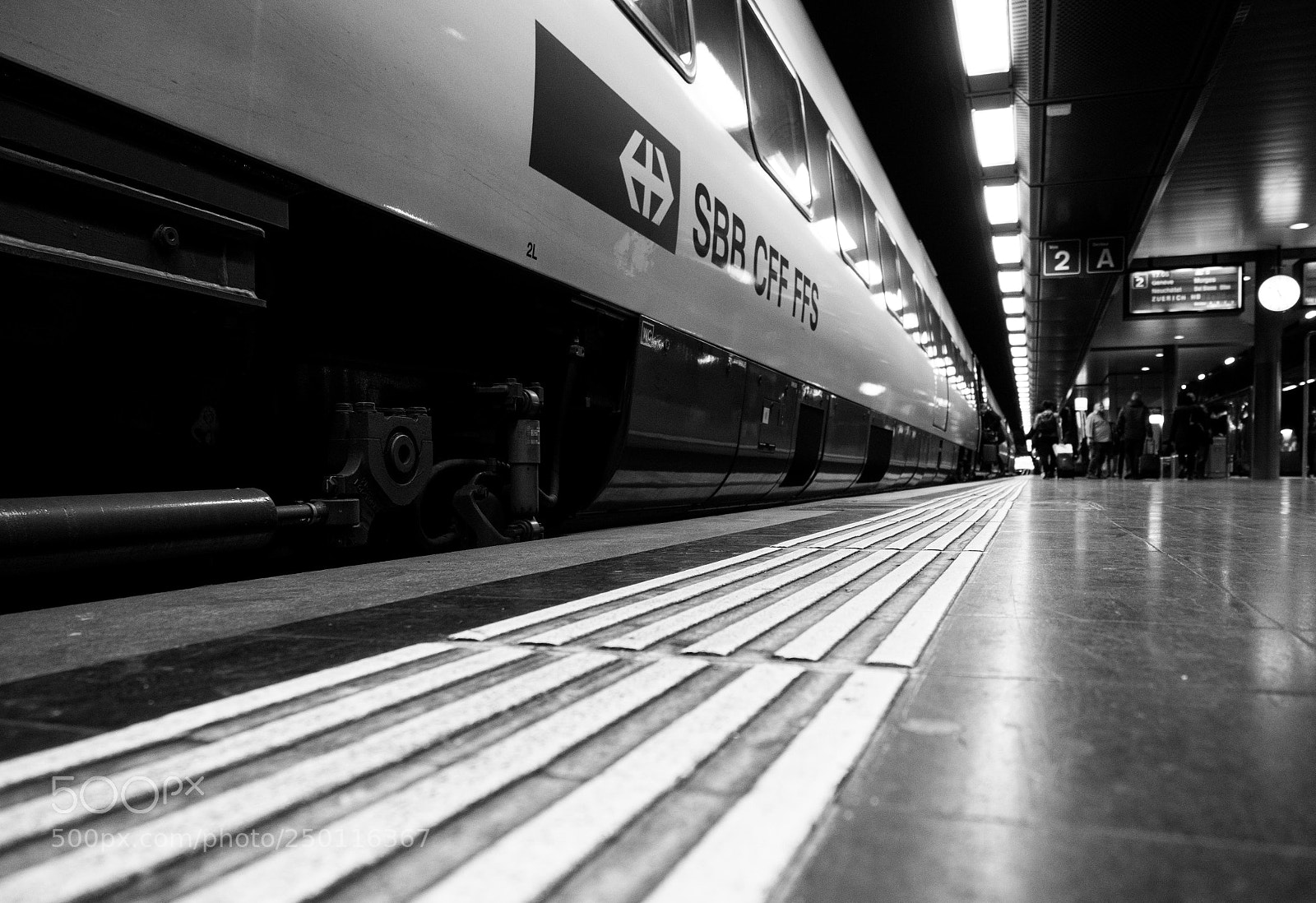 Olympus OM-D E-M1 Mark II sample photo. Underground light 2 photography