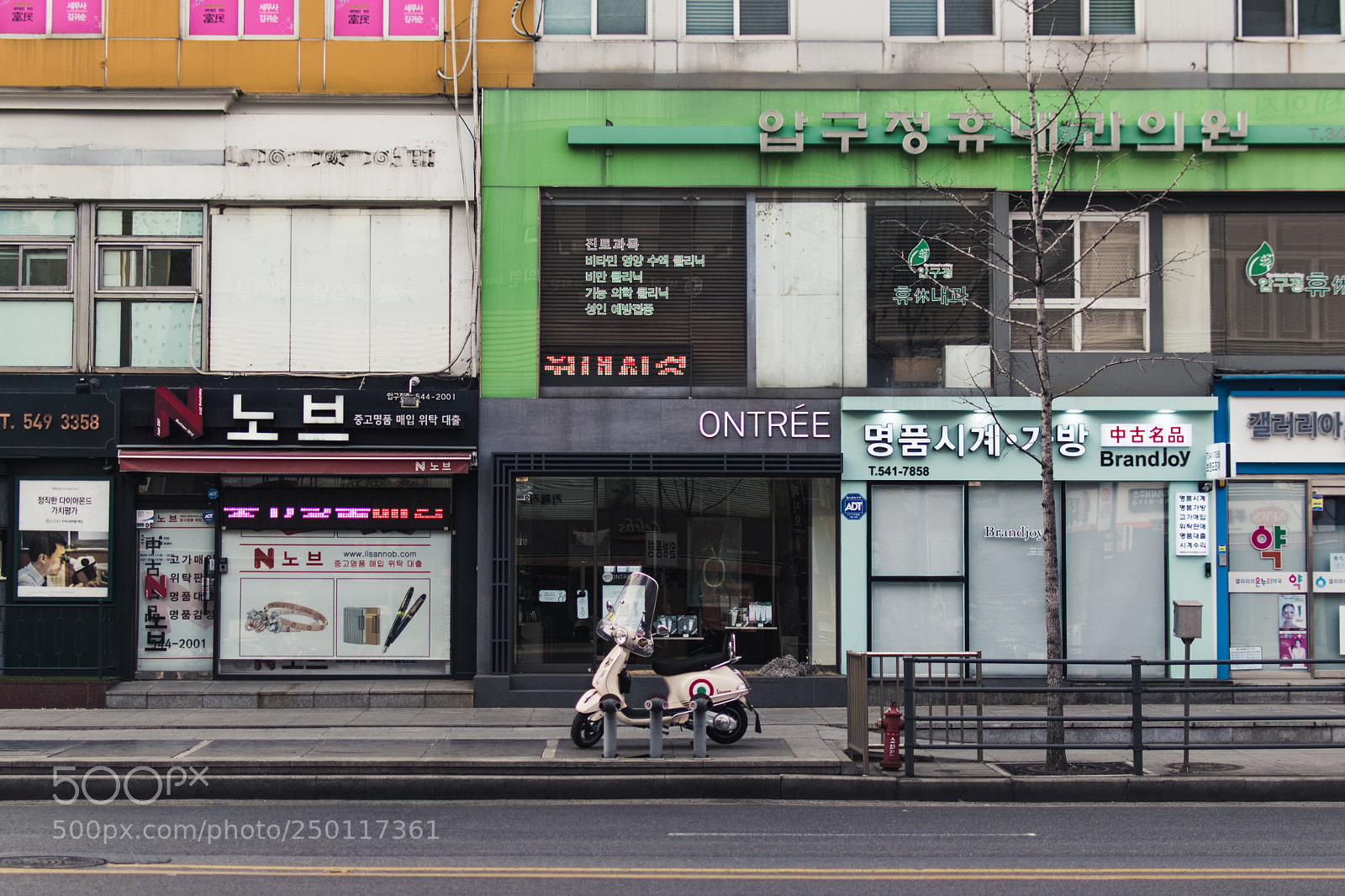 Nikon D5600 sample photo. Motorcycle parked in city photography