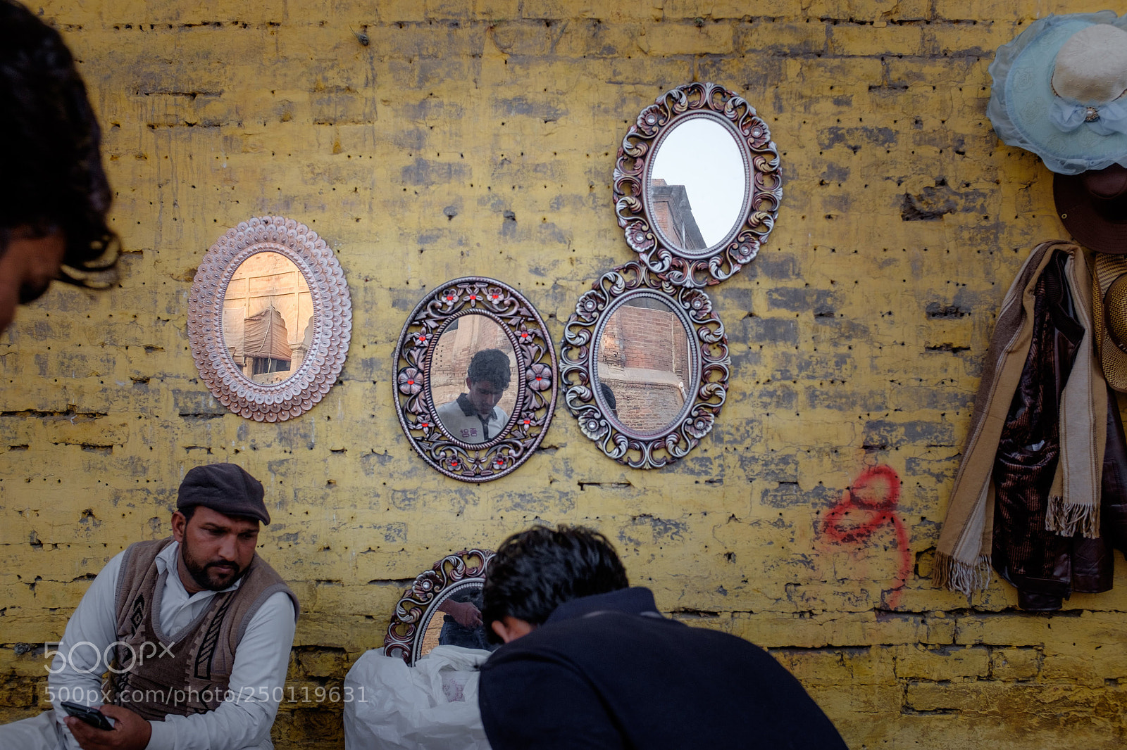 Fujifilm X100T sample photo. Street vendors outside baadhshahi photography