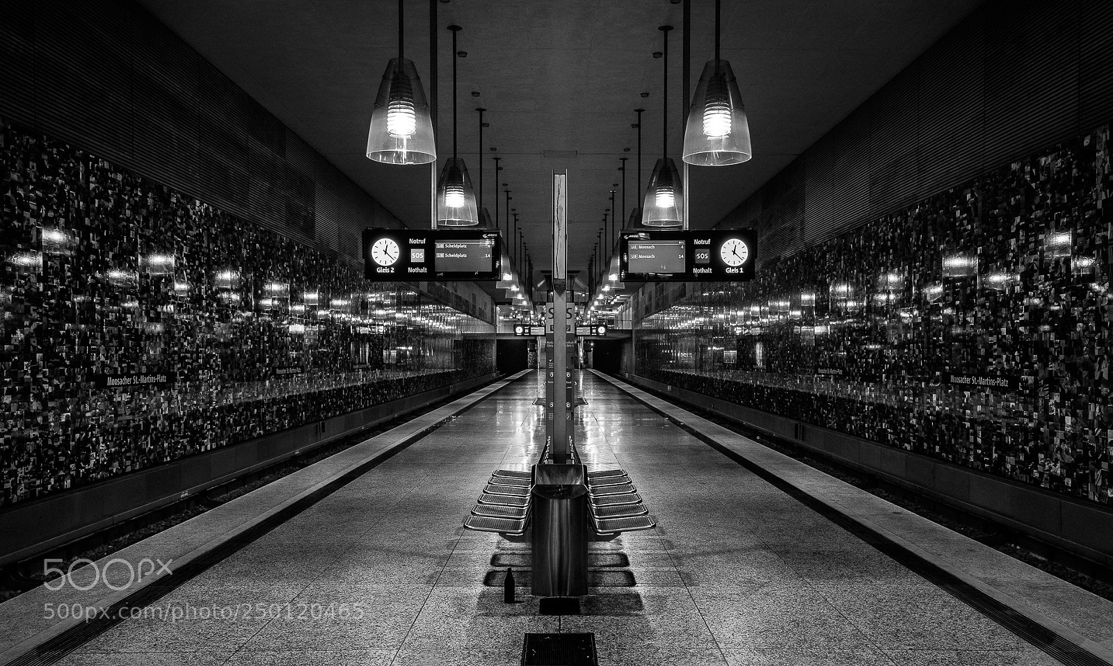 Fujifilm X-T1 sample photo. Munich subway ix photography