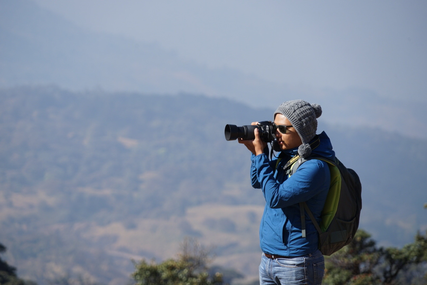 Sony a7 II + Sony FE 24-240mm F3.5-6.3 OSS sample photo. Shooting at mountain top. btw, i am sony user. photography
