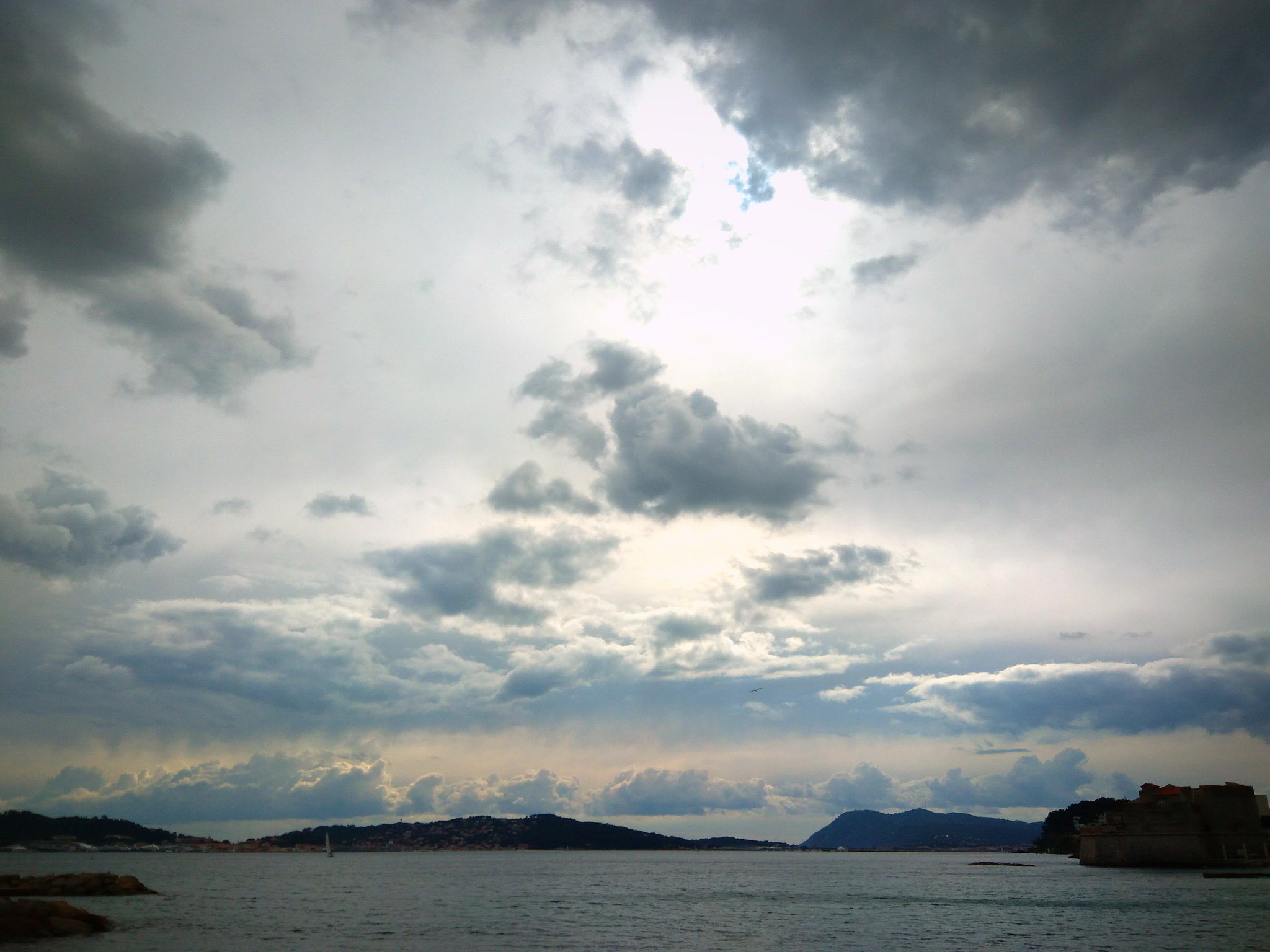 ASUS ZenFone 3 Max (ZC553KL) sample photo. Cloud and sea photography
