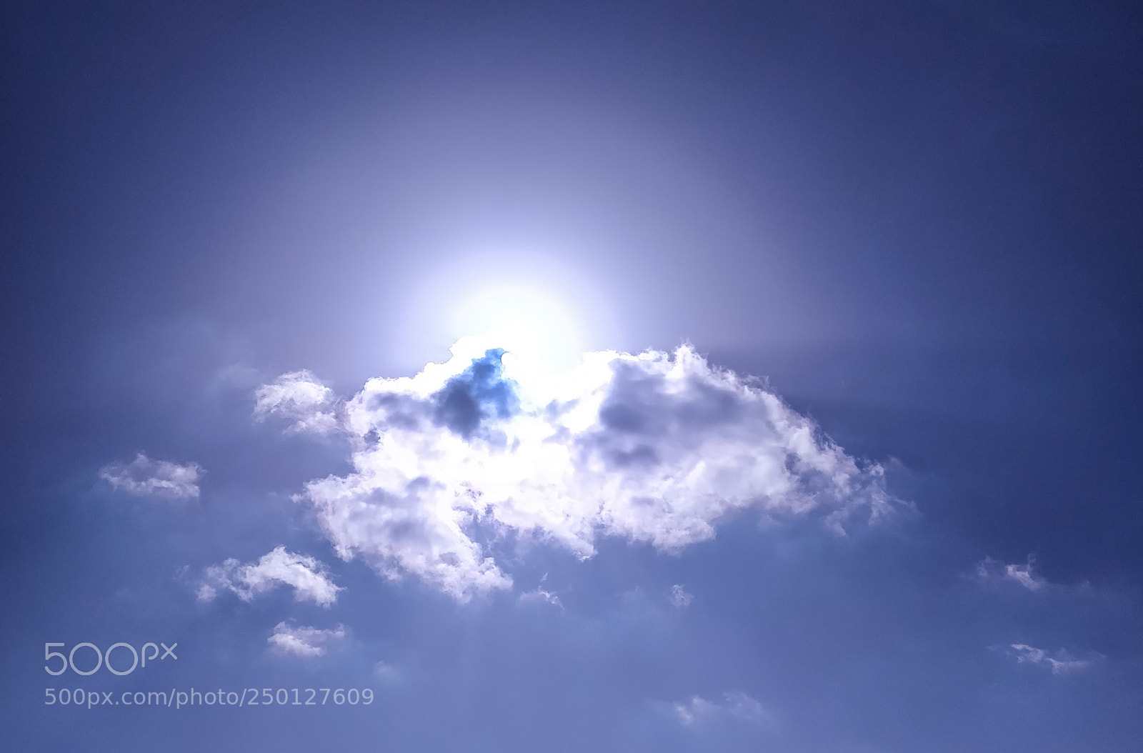 OnePlus 5T sample photo. Bright cloud photography