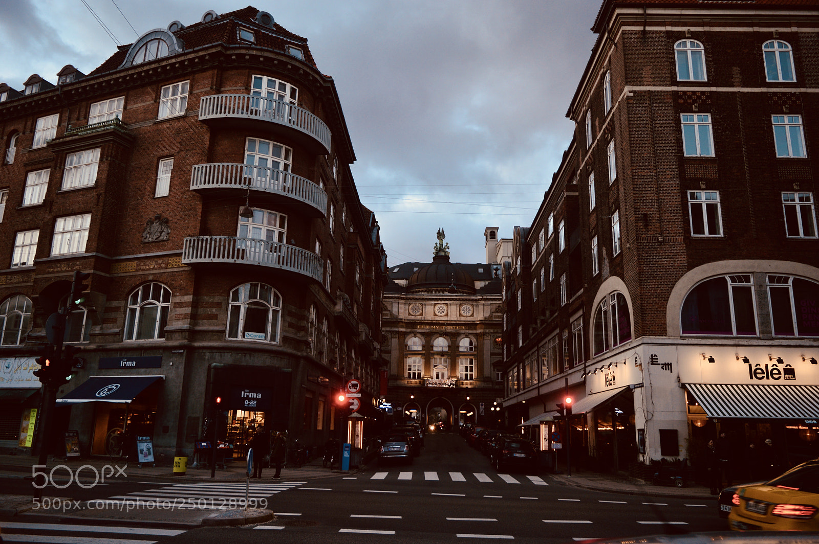Nikon D3200 sample photo. Walking to the night photography