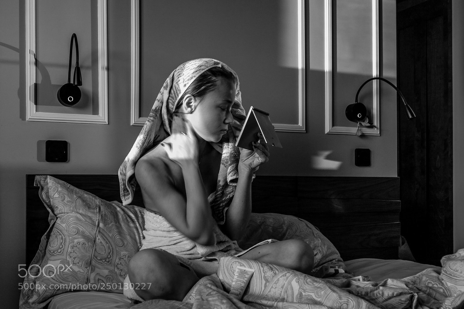 Canon EOS 750D (EOS Rebel T6i / EOS Kiss X8i) sample photo. Winter sunset, girl, room photography