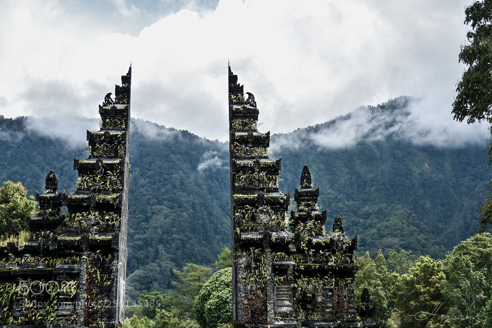 Nikon D7200 sample photo. Candi bentar (split gateway) photography