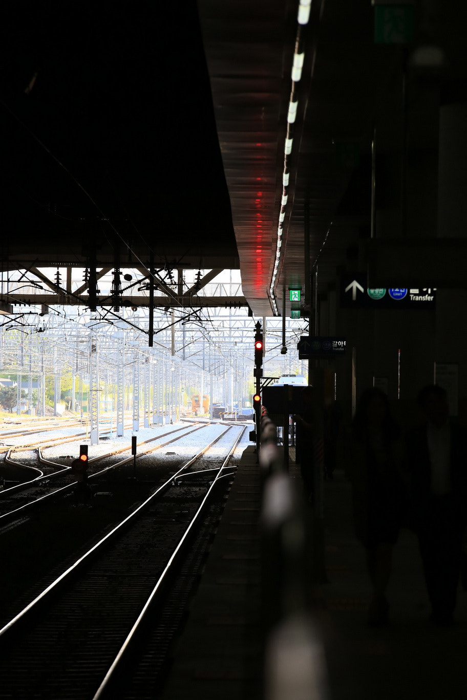 Sigma 70-200mm F2.8 EX DG OS HSM sample photo. Train station in seoul, south korea photography