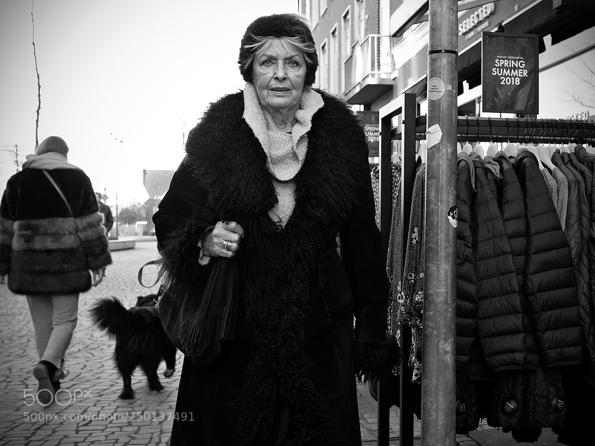 Fujifilm X-Pro2 sample photo. Friday shopper 2 photography