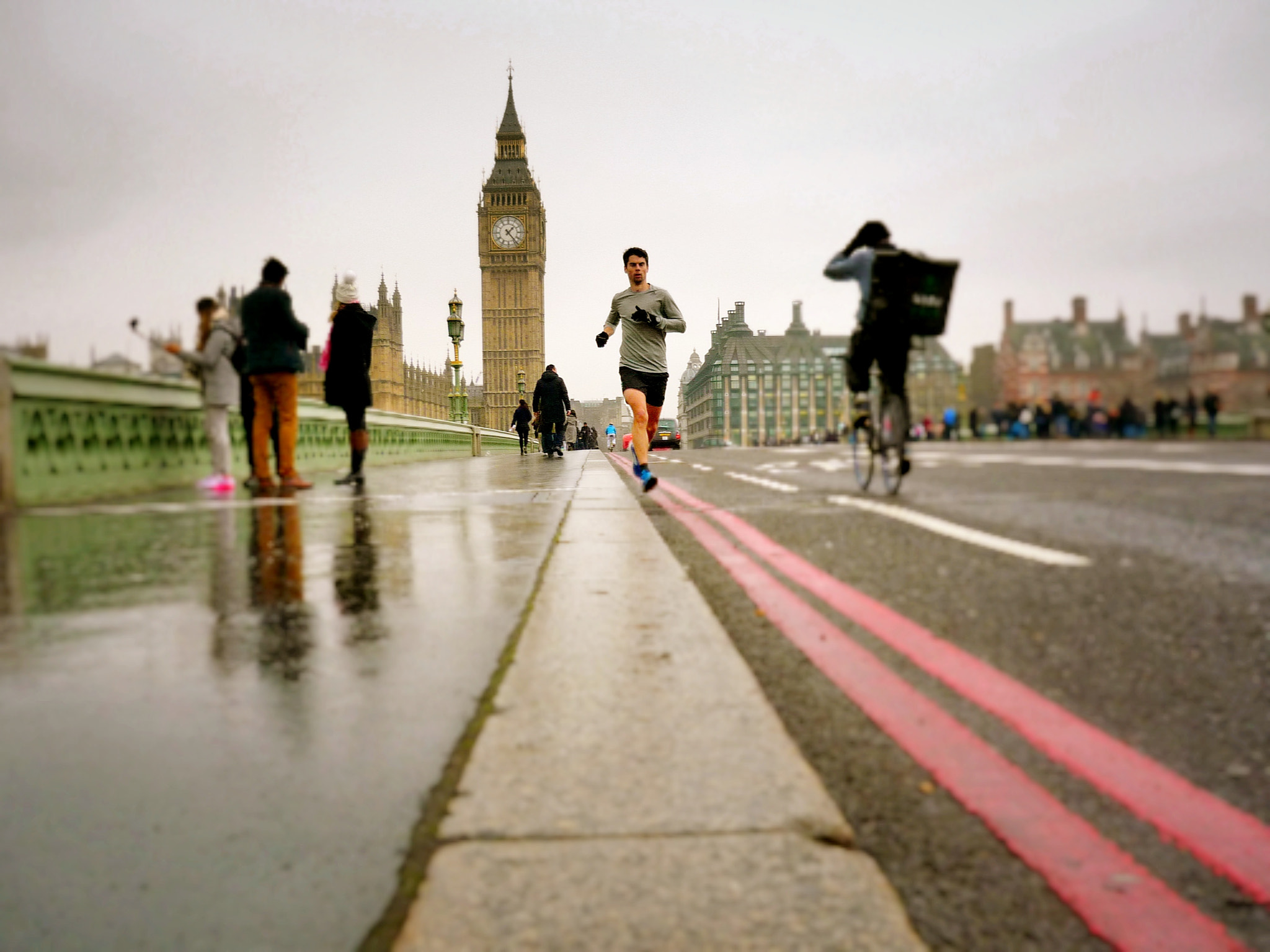 Panasonic Lumix DMC-FS3 sample photo. Morning in london photography